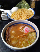 「特製もりチャーシュー（麺少なめ）1100円+ゆで玉子（タイムサー」@大勝軒まるいち 赤羽店の写真