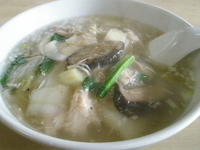 「鶏肉の細切りそば（850円）」@萬来園の写真