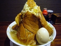 「醤油ラーメン・大盛り【ニンニクヤサイマシ】（700円）+チャーシ」@喝力屋の写真