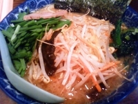 「野菜らーめん+中盛+ニラ」@とんぱた亭 新子安店の写真