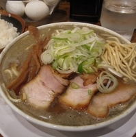 「バリ煮干しそば+ごはん 750円+ランチサービス」@中華そば つし馬の写真