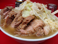 「小豚ダブル 生卵」@ラーメン二郎 西台駅前店の写真