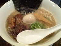 「ばりこて醤油ラーメン（750円）+スペシャル（200円）+替え玉」@九州大牟田ラーメンきらら 五反田本店の写真