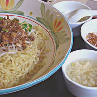 「汁無し山椒風坦々麺（太麺）を大盛り」@中国家庭料理 神洲之華の写真