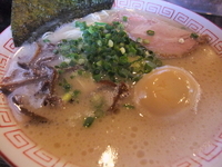 「長浜ラーメン+半熟卵+替え玉」@博多長浜らーめん 六角堂の写真