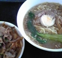 「天狗ラーメン&焼肉丼セット（ランチ770円）」@天狗 北越らーめんの写真