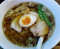 「醤油ラーメン 690円」@らーめん亭 新宿本店の写真