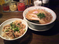 「潮そばと豚丼のセット（950円）」@中華そば キリン食堂の写真