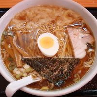 「ワンタンめん（800円） 麺固め」@らーめん どんぐりの写真