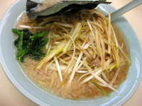 「ネギラーメン（並・アブラ多め）￥680」@ラーメンショップ椿 開成店の写真