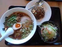 「ラーメン+ミニ黒チャーハンセット780（ランチメニュー）」@頭山満 大間々店の写真