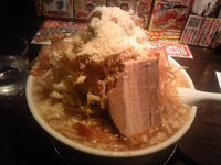 「チーズメガトン麺 ￥890」@節骨麺たいぞう 池袋本店の写真