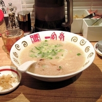 「白丸元味（カタ） +替え玉（今日は25円）」@博多一風堂 大名本店の写真