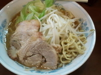 「ラーメン650円卓上ニンニク」@らーめん陸の写真