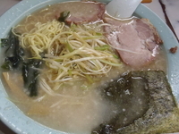 「ネギラーメン（中）（780円）（硬め）」@◯つばき食堂の写真