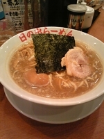 「魚介醤油ラーメン（味玉入り）」@日の出らーめん 大船店の写真