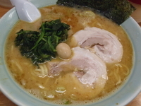 「カレーとんこつ（醤油）（大）（850円）（硬め）,ライス（小）（」@壱寅家 新松戸店の写真