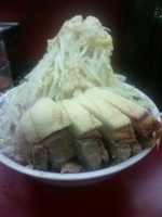 「ラーメン（大）???+豚（ヤサイ、ニンニク、アブラ、スマイル）」@らーめん豚喜 川口店の写真