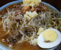 「ラーメン（ニンニク少し、アブラ、生姜ダレ）」@ラーメン富士丸 板橋南町店の写真