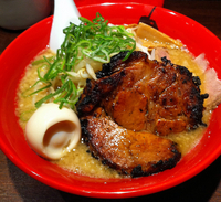 「赤武士730円+厚切り炙豚250円+味付玉子100円」@麺士 武双の写真