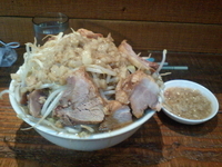「豚ラーメン・野菜脂まし（900円）」@ラーメン荘 その先にあるものの写真