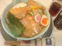 「大勝軒（らーめん・中盛）+黒烏龍茶」@らーめん 凌駕の写真