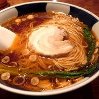 「さんほんめん （酸紅麺） 900円」@支那麺 はしご 銀座本店の写真