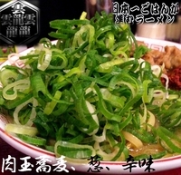 「肉玉そば+葱マシ+辛味+サービスご飯（900円）」@肉玉そば おとど食堂 篠崎店の写真