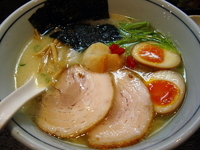 「特選熟成塩らーめん930円 + ねぎチャーシューごはん300円 」@らーめん しおの風 INさいたまの写真