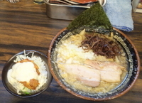 「Aセット（燕三条系ラーメン+タルタル丼）820円」@丸め～背脂煮干～の写真