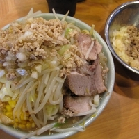 「プチ二郎・ニンニク+ひき肉あらびき+きざみ玉ねぎ 650円+10」@ラーメン二郎 八王子野猿街道店2の写真
