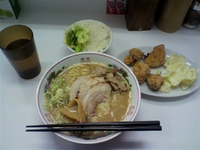 「ラーメン￥720 唐揚定食+￥290」@肉屋の写真