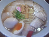 「肉そば（780円）+ハーフ肉増し（150円）+味玉（100円）」@肉そば しずるの写真