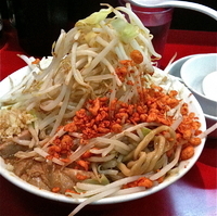 「ラーメン（麺少なめ・野菜増し・辛め・ニンニク・辛揚げ￥680）生」@千里眼の写真