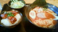 「ランチセット￥800（和風醤油ラーメン+からあげ丼、サラダ、お新」@麺や 友の写真