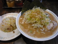 「北海道味噌+ネギ+ランチチャーハン 950円」@ラーメン本舗。の写真