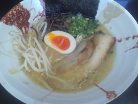 「醤油とんこつらーめん（750円）」@つけめん 琥珀の写真