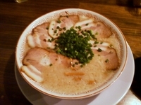 「博多チャーシュー（こってり）+もつめし ・麺→バリカタ*2ハリガ」@博多屋台の写真