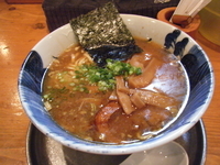 「三豚らーめん（平打麺）」@麺屋 湯や軒の写真