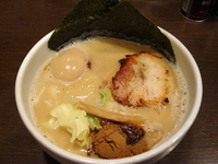 「特製濃厚豚骨らーめん 900円」@めん屋 いなば‏ 御徒町店の写真