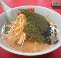 「醤油ピリ辛ネギラーメン（油少なめ、味薄め）」@ラーメン山岡家 足利店の写真