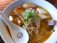「海老茶色の味噌ラーメン+味玉とバターと小ライス」@らーめん一会の写真