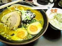 「ランチのカレーラーメン・サービスライス付き600円+味玉100円」@末廣 黒門町店の写真