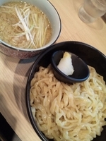 「こってり醤油つけめん」@小麦と肉 桃の木の写真