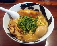 「白武骨味玉ラーメン」@麺屋武蔵 武骨の写真