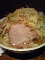 「ラーメン（ニンニク少なめ、ヤサイ）」@ラーメン荘 その先にあるものの写真