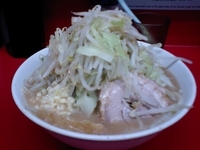 「ラーメン ヤサイマシマシ、ニンニク」@ラーメン二郎 湘南藤沢店の写真