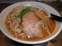 「みそらぁ（800円）大盛（ランチサービス無料）」@麺 やまらぁの写真