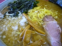 「プレミアム醤油とんこつ【麺硬め】（780円）+大盛り（150円）」@山岡家 柏店の写真