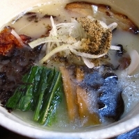 「白湯ラーメン（塩）ハーフ630円+からあげトッピング1個105円」@ふうふう亭の写真